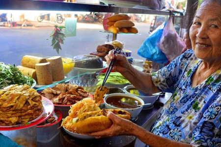  Tra Que Vegetable Village and Cooking Class