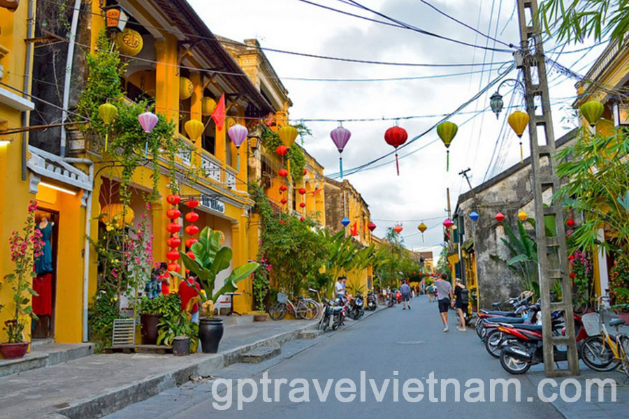 Exploration of the countryside of Hoi An by bike.
