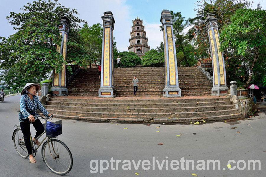  Discovery of Hue, the splendid Imperial City