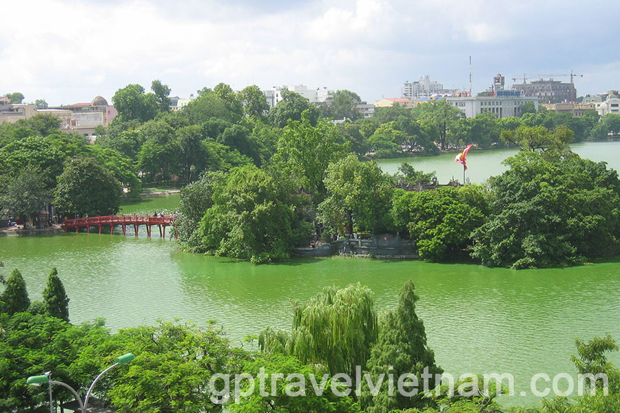 Street Food Tour in Hanoi, a Unique Culinary Experience