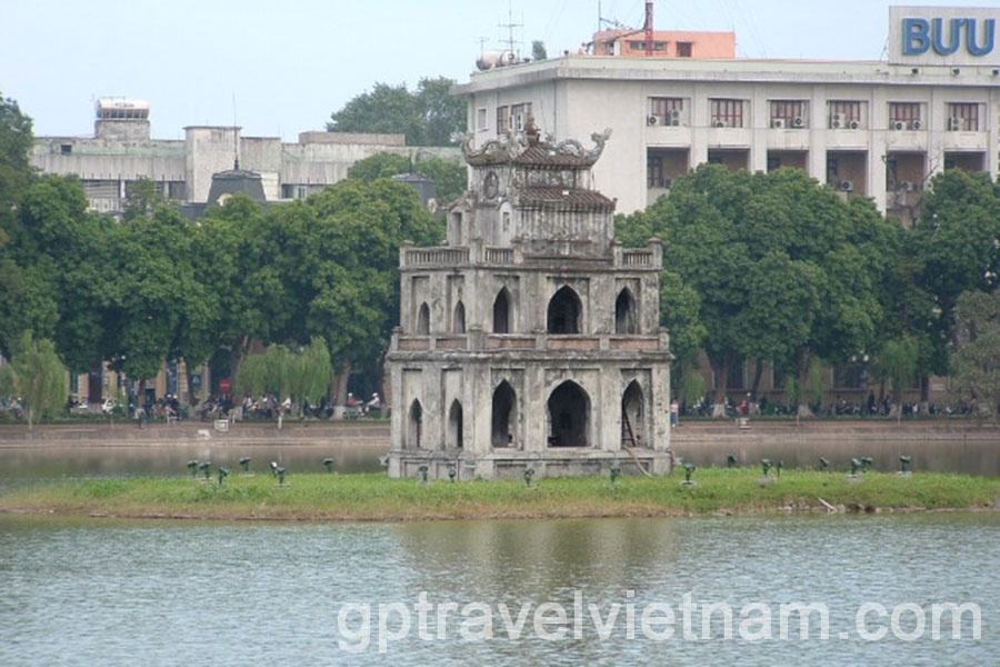 Street Food Tour in Hanoi, a Unique Culinary Experience