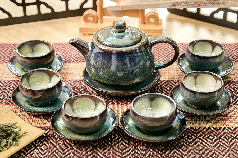 Discover Ancient Nom Village and Bat Trang Pottery Village 
