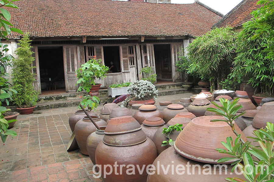 Pagode de Maître, Pagode de L’Ouest, village de Duong Lam et visite d’un atelier artisanal de fabrique de libellules