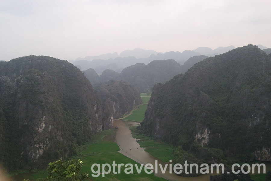 Baie d’Halong Terrestre: Hoa Lu, Trang An et Hang Mua
