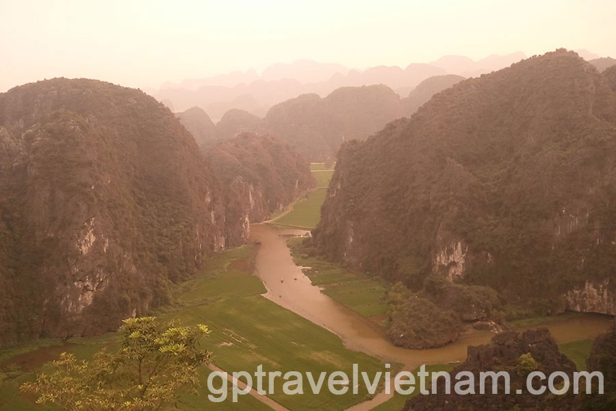 Baie d’Halong Terrestre: Hoa Lu, Trang An et Hang Mua