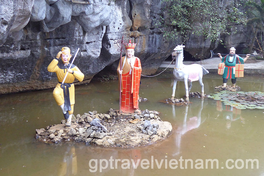 Baie d’Halong Terrestre: Hoa Lu, Trang An et Hang Mua