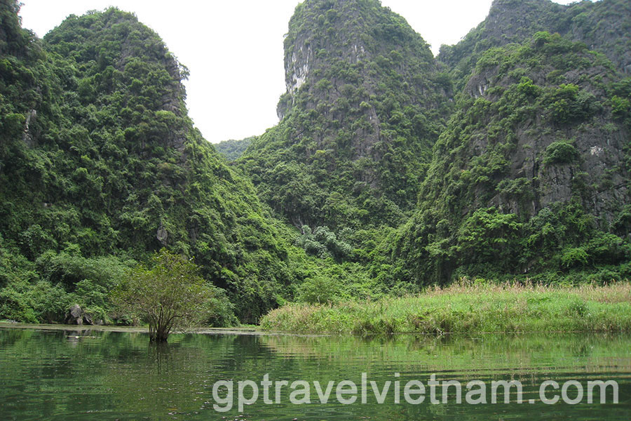 Baie d’Halong Terrestre: Hoa Lu, Trang An et Hang Mua