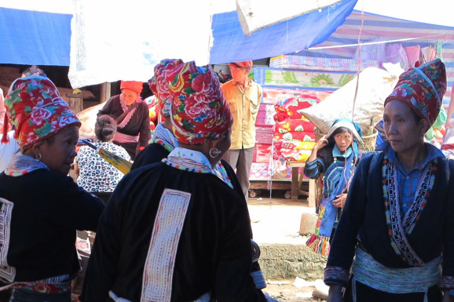 Au pays des Hmong, Hanhi, Dzao à Bat Xat et marché Muong Hum 