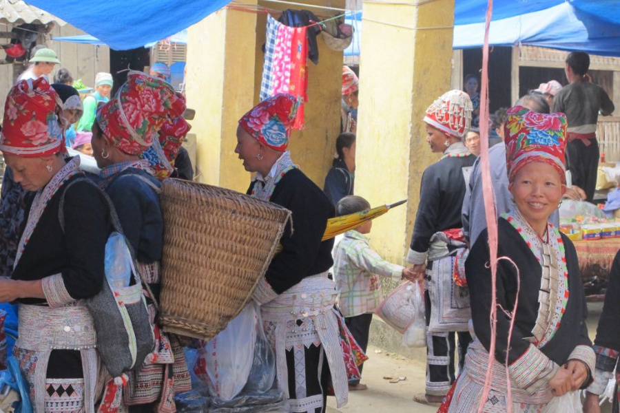 Au pays des Hmong, Hanhi, Dzao à Bat Xat et marché Muong Hum 
