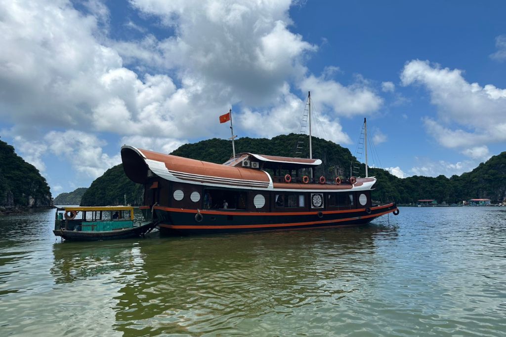 Cat Ba Ocean 08, Croisière Privée De 4 Cabines